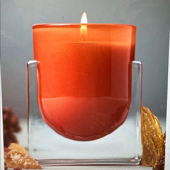 Found Notes Woody Golden Amber & Pine Boxed Candle - Picture 3 of 4